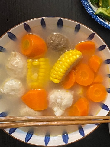 丸子玉米胡萝卜汤的做法