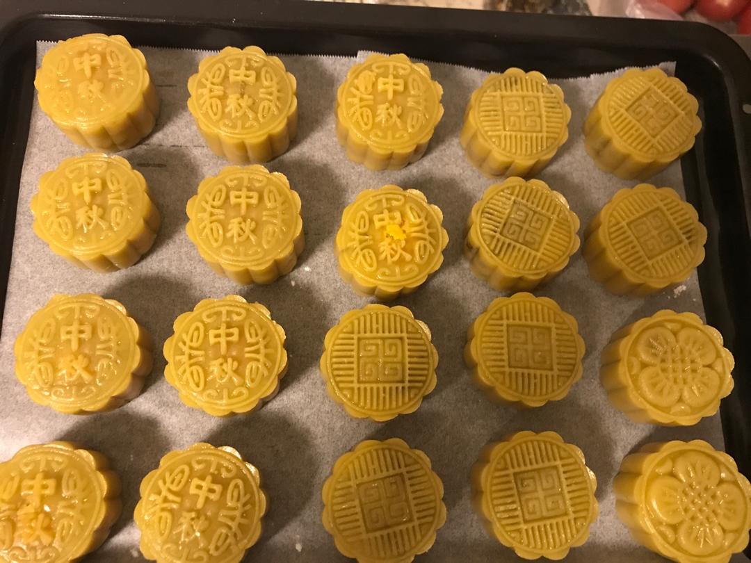 广式月饼——蛋黄莲蓉月饼