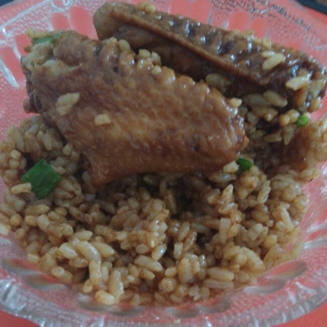 据说是 正宗酱油炒饭