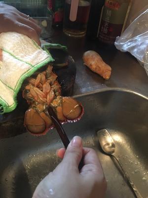 金银蒜粉丝蒸波士顿龙虾的做法 步骤4
