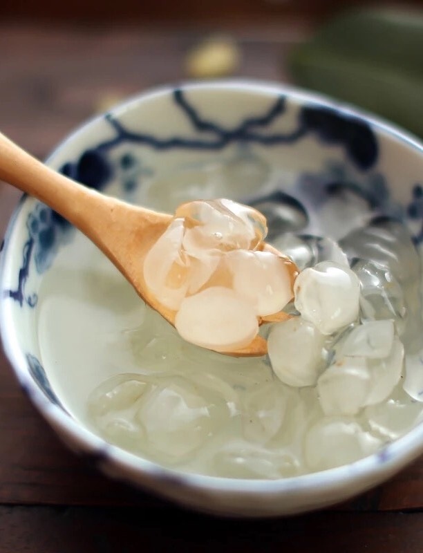 桃胶皂角米炖银耳的做法 步骤3