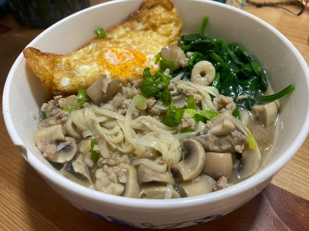 简单又好吃🍜一口鲜掉眉毛的口蘑鲜汤面❗❗