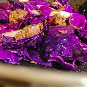 『我选择紫色』紫甘蓝炒牛肉的做法 步骤4
