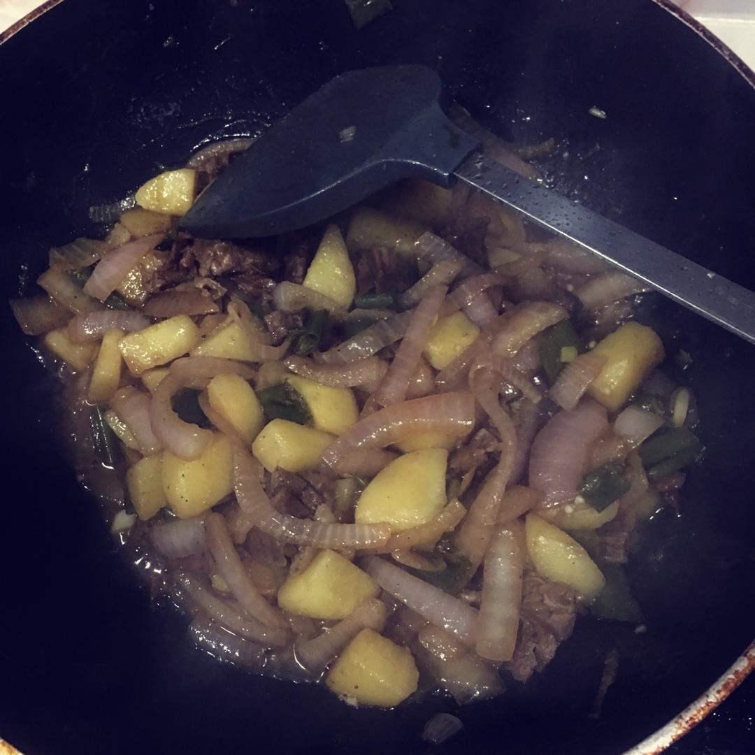 红烧土豆洋葱牛肉