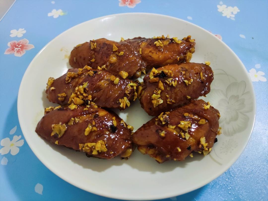 不要再可乐鸡翅了，求求你试试蒜香鸡翅吧，香味捅破天花板！