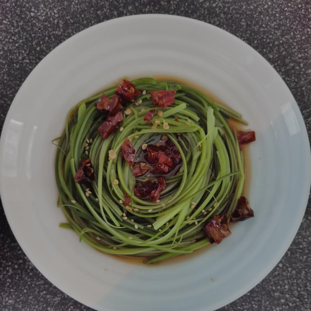 手撕蒜薹