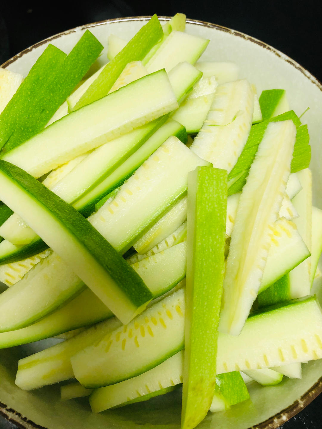 纯素美食|干锅西葫芦条的做法 步骤3