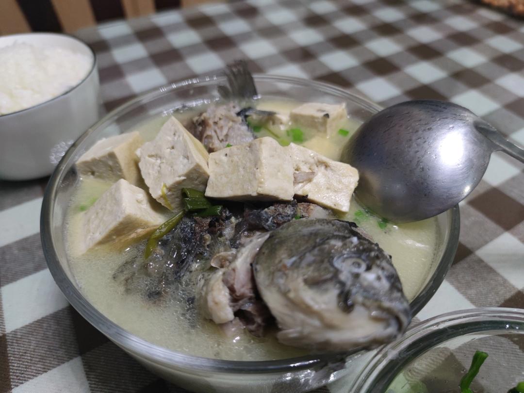 奶白鲫鱼豆腐汤|一条鱼最后的温柔
