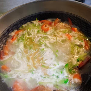 超鲜的萝卜丝虾汤的做法 步骤6