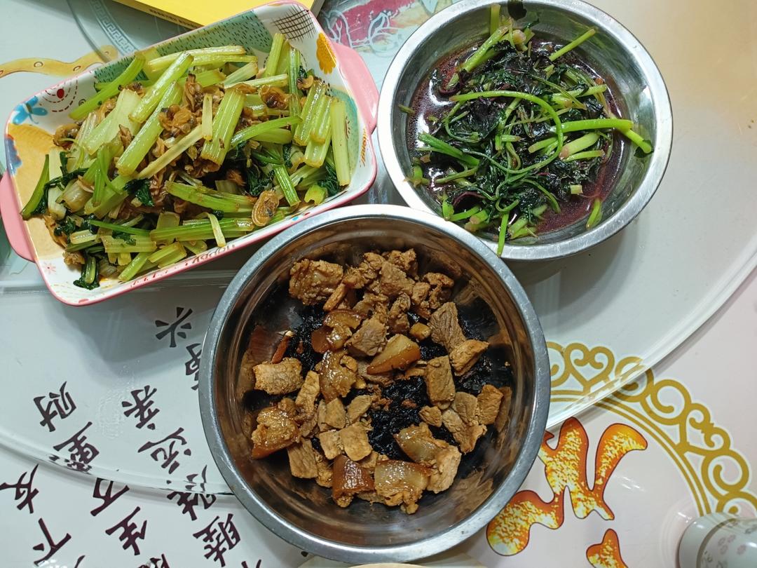 芹菜炒蛤蜊干