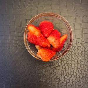 草莓牛奶燕窝的做法 步骤1