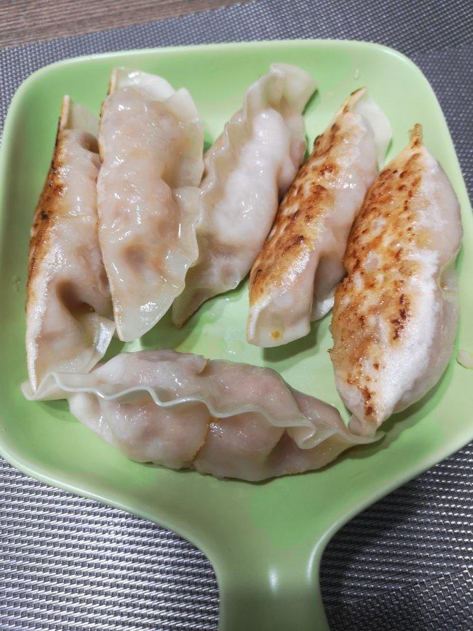 煎饺子