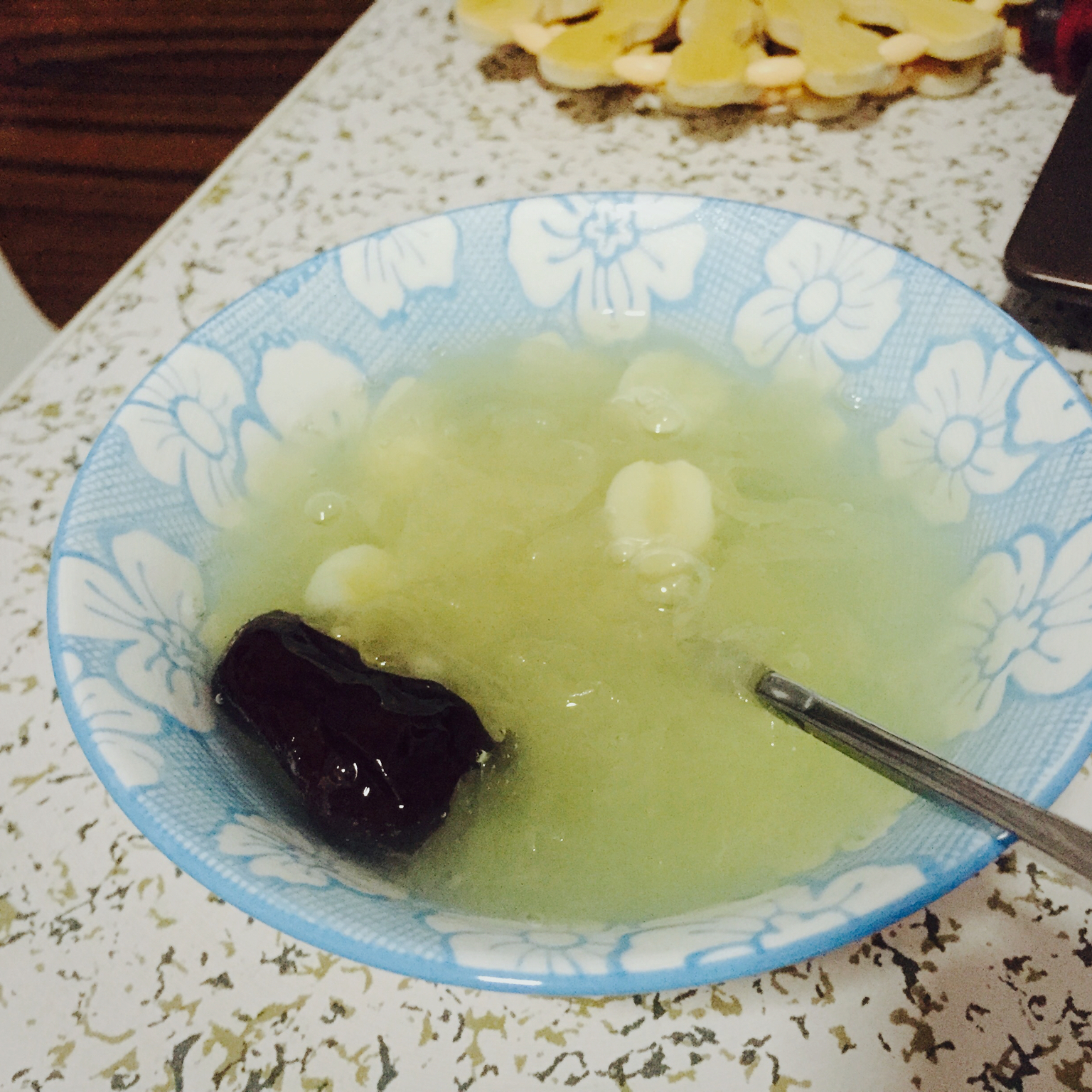 红枣银耳莲子羹