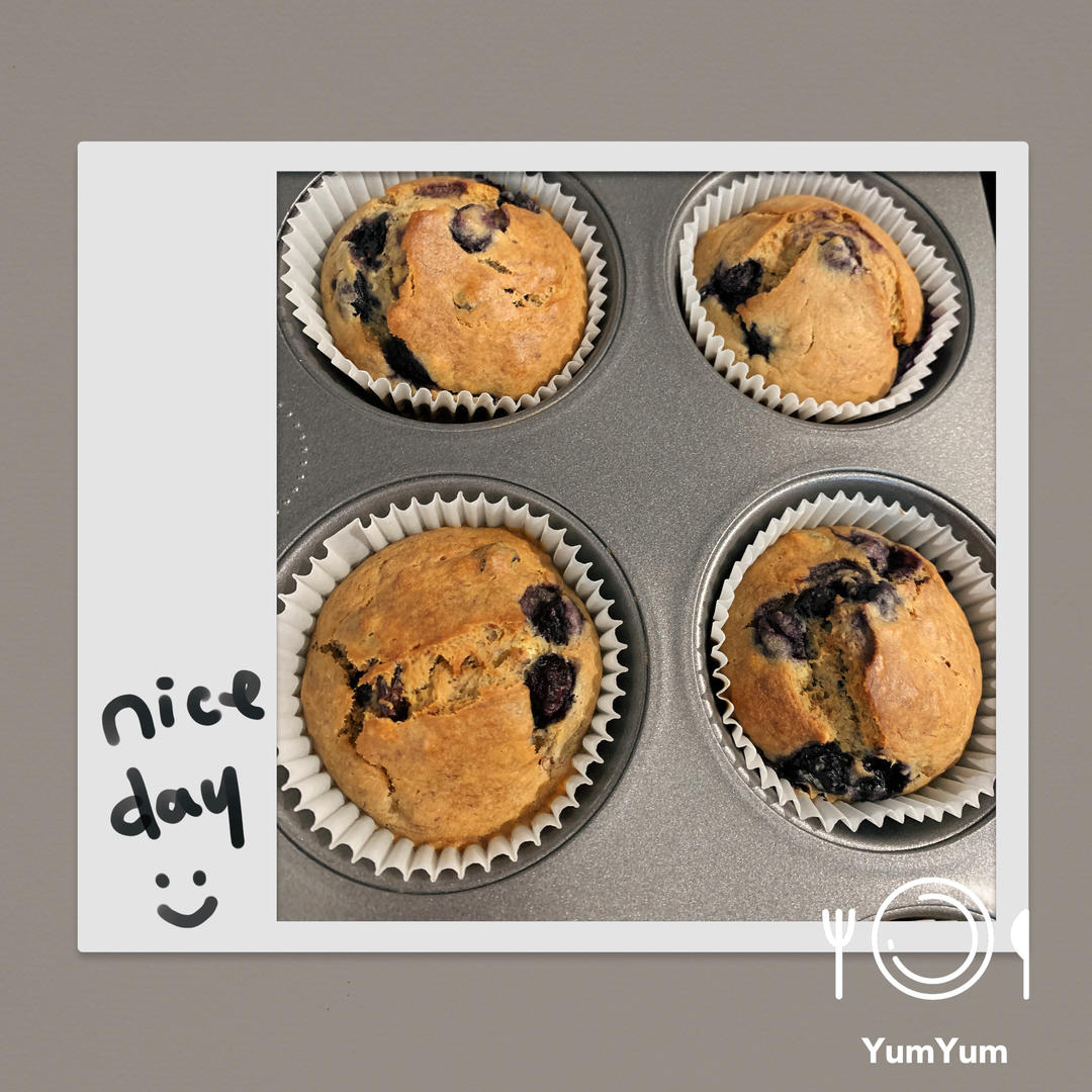 准备祖传的香蕉蓝莓玛芬蛋糕