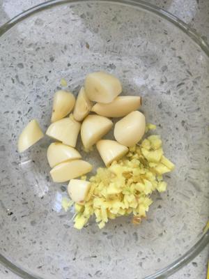 排骨扁豆焖饭的做法 步骤2