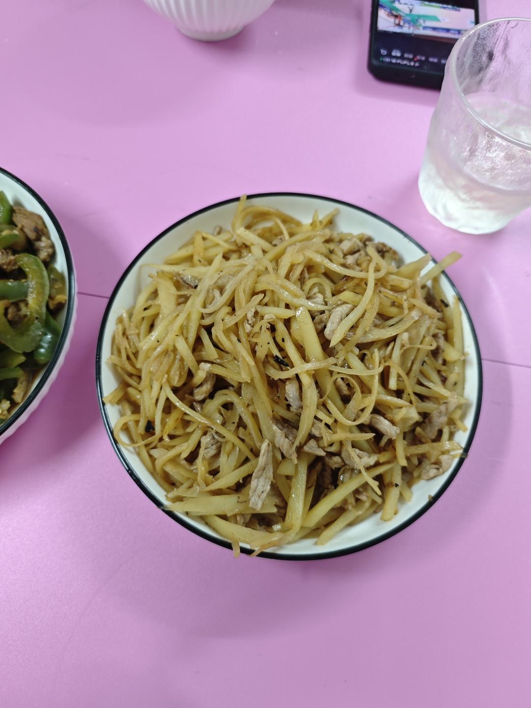 土豆丝炒肉的做法