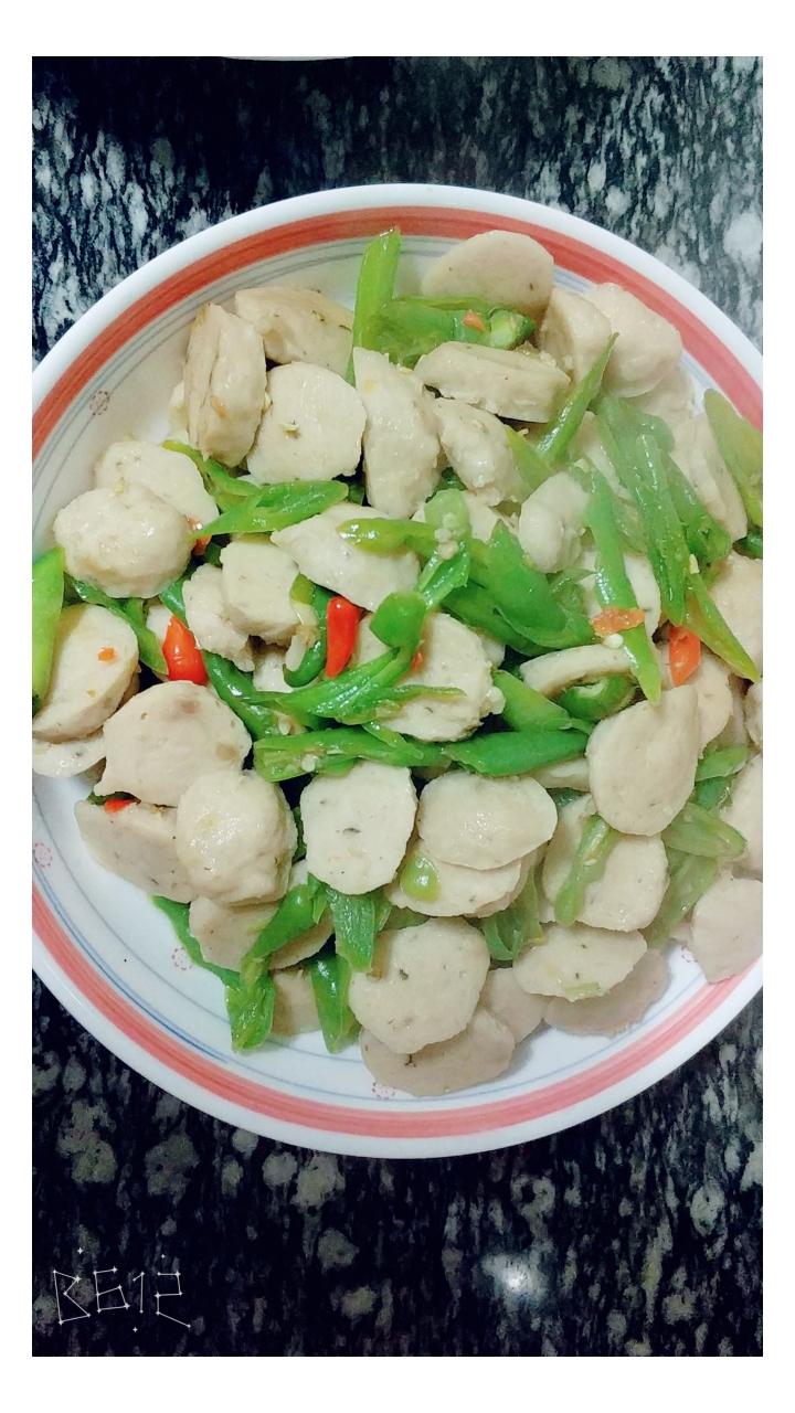 超简单～香菇肉丸炒青椒的做法