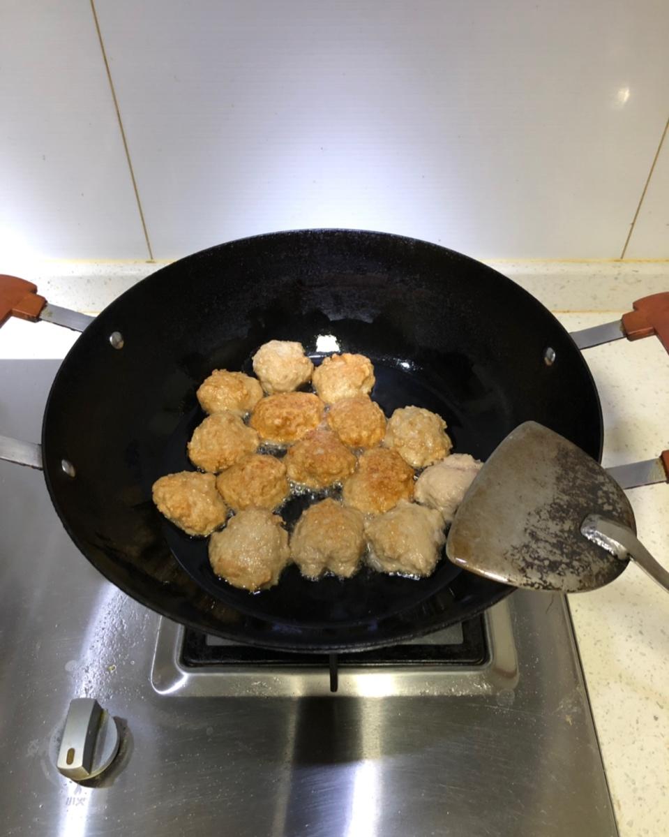 酥炸肉丸子