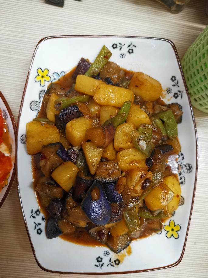 土豆炖茄子的做法