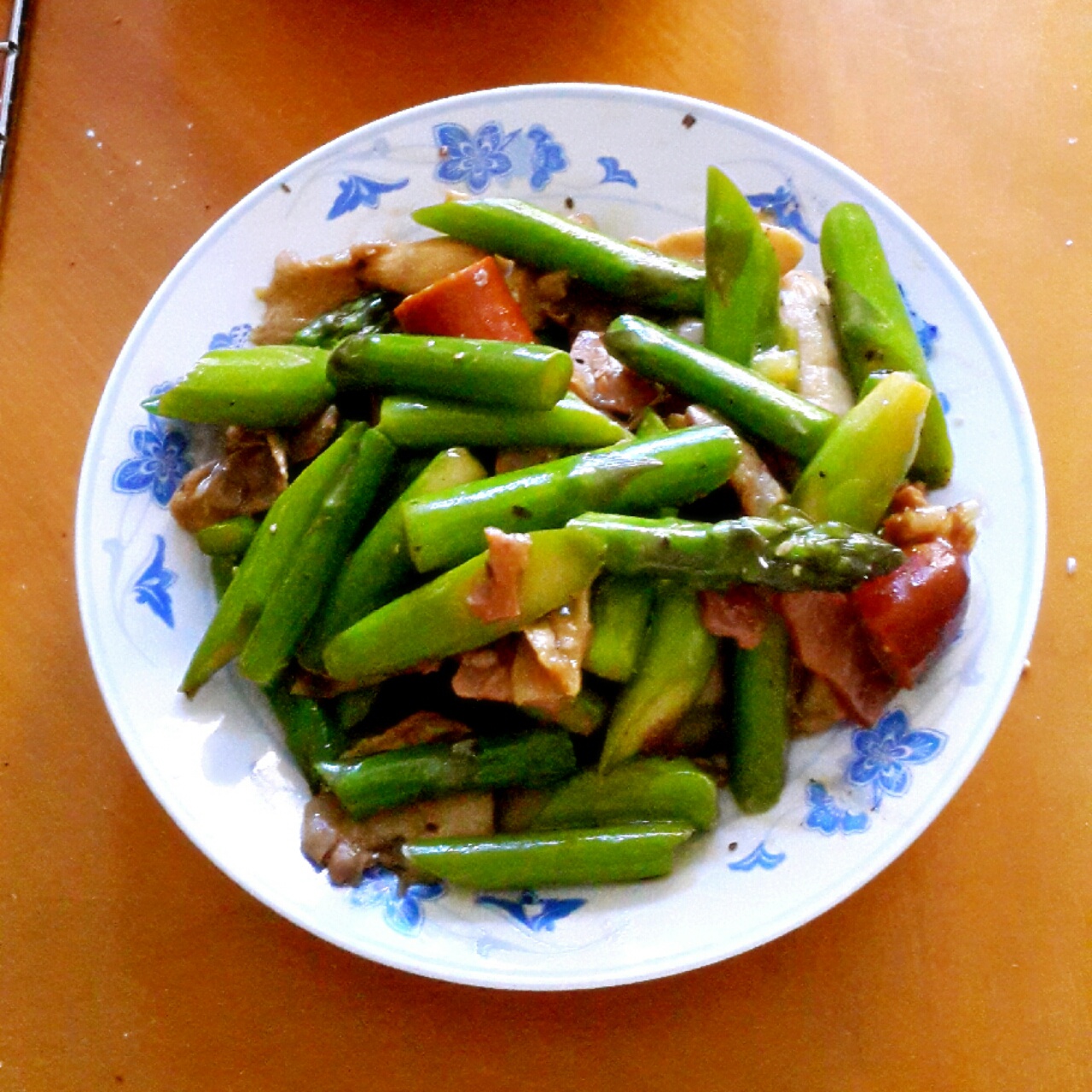 芦笋炒蘑菇