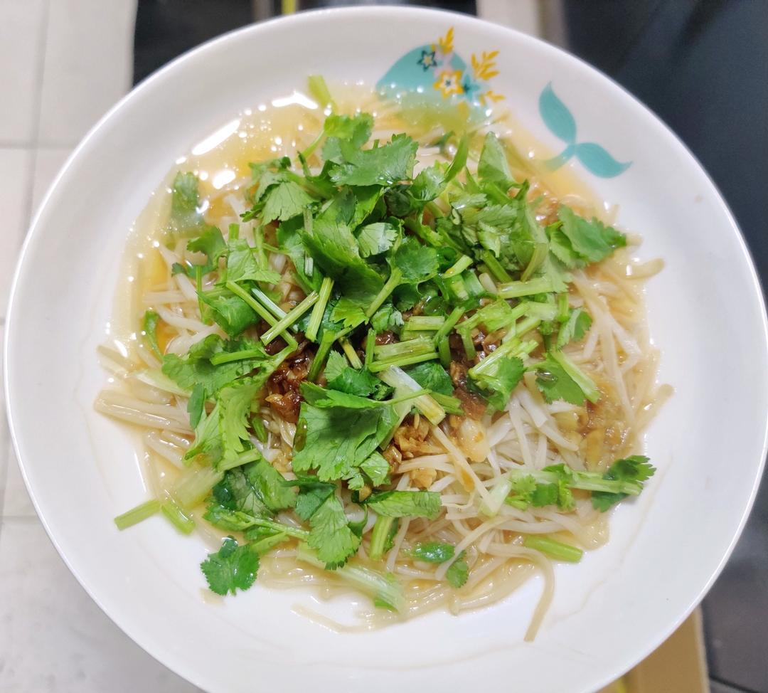 超级下饭的蒜蓉金针菇！好吃到爆