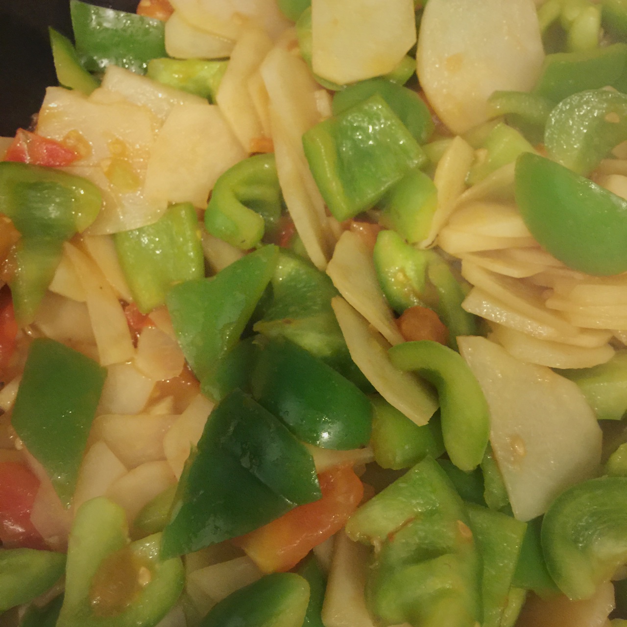 青椒番茄土豆片