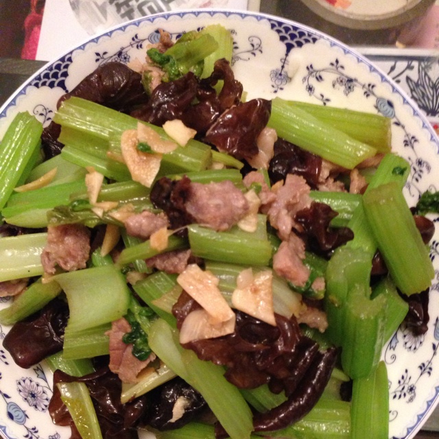 木耳芹菜炒肉片