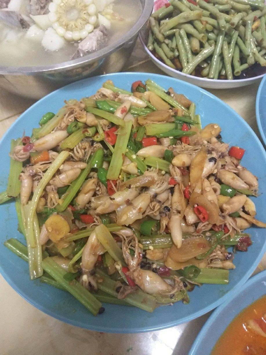韭黄炒小墨鱼仔