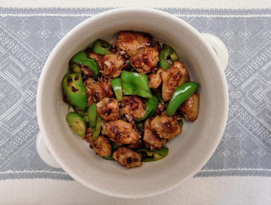 快手下饭菜｜青椒干煸鸡翅