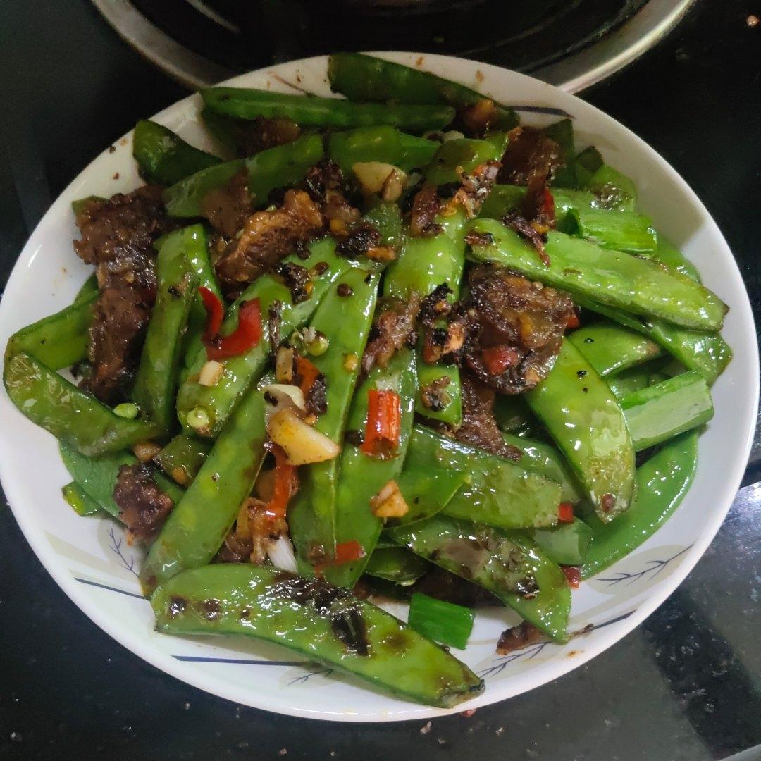 无比简单的荷兰豆炒腊肠，营养又好吃～！