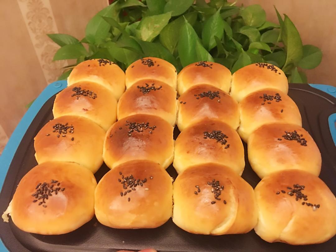 大人小孩都爱不释口的【蜂蜜牛奶小餐包】
