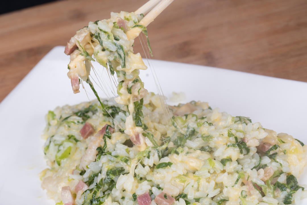 菜松咸肉双色奶酪炒饭的做法