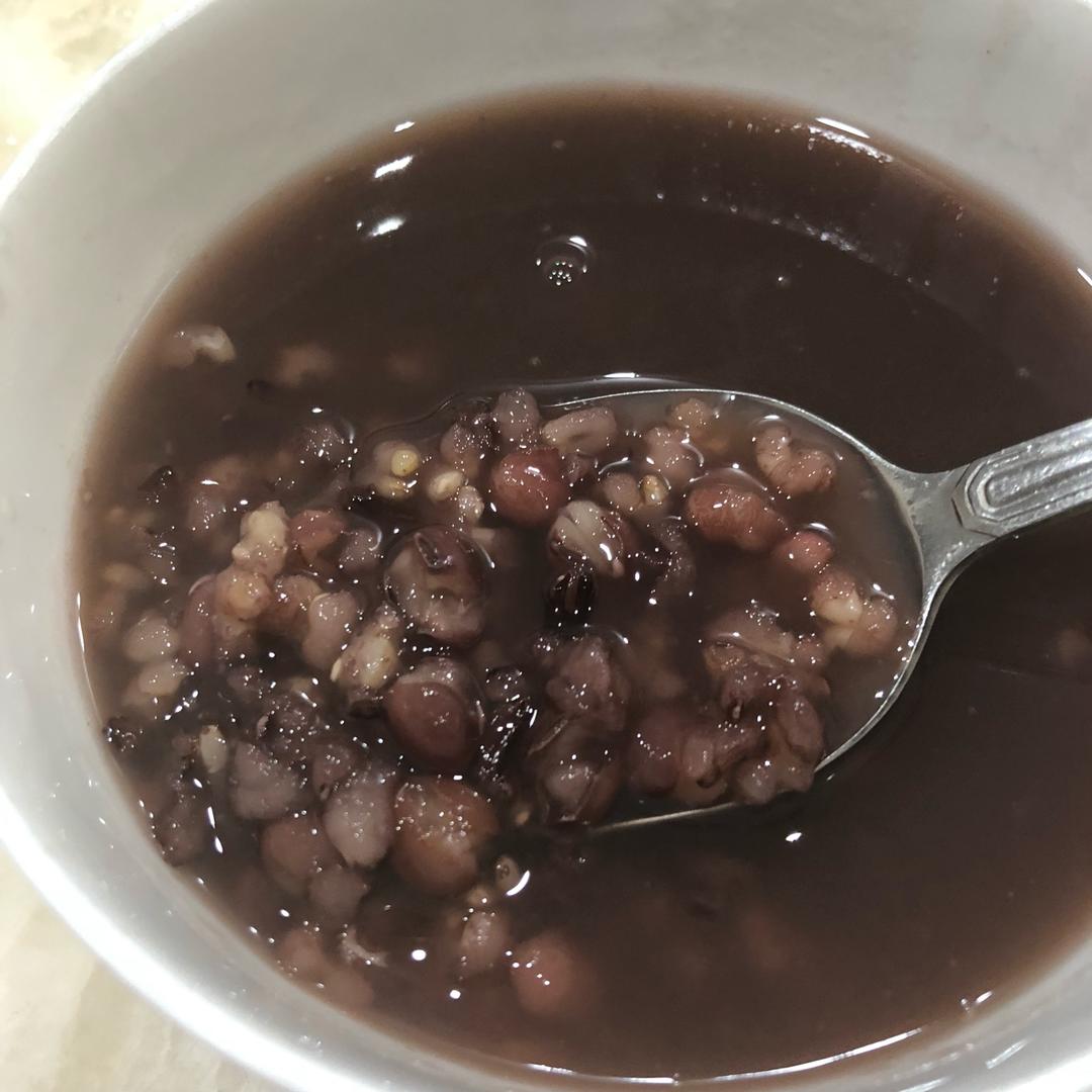 【减肥食谱】无糖却有甜味——香蕉牛奶杂粮粥