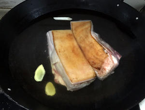 老丁的私房菜-土豆红烧肉的做法 步骤2