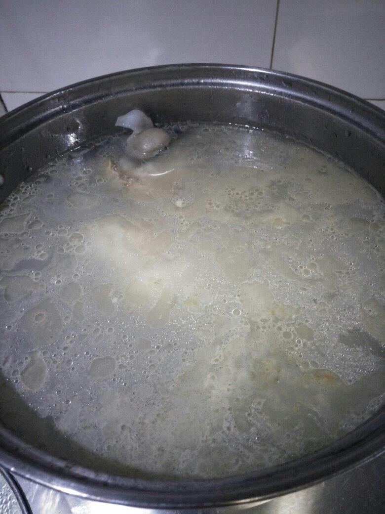 奶白骨头汤