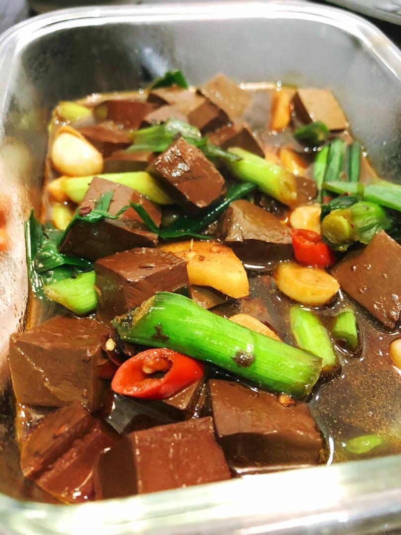 青蒜炒鸭血-有它能吃两大碗饭