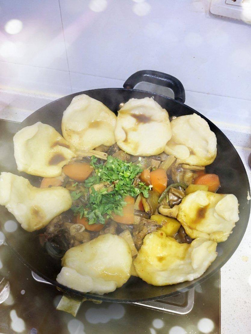 地锅鸡，教你贴饼子好吃的小技巧~