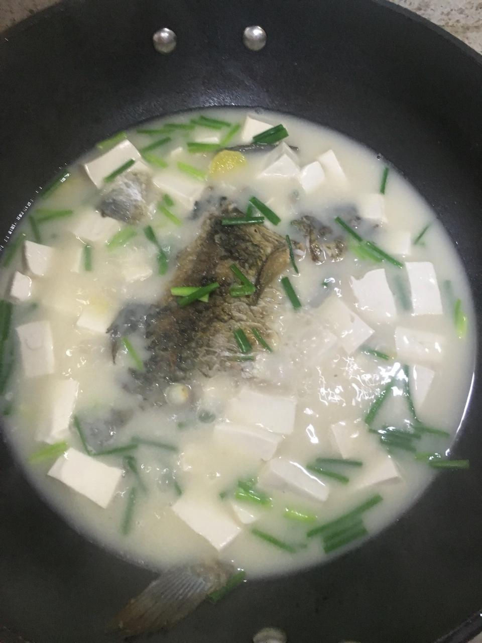鲫鱼豆腐汤