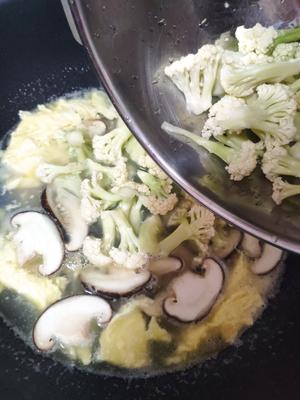多力小榨浓香菜籽油-素翠金白的做法 步骤3