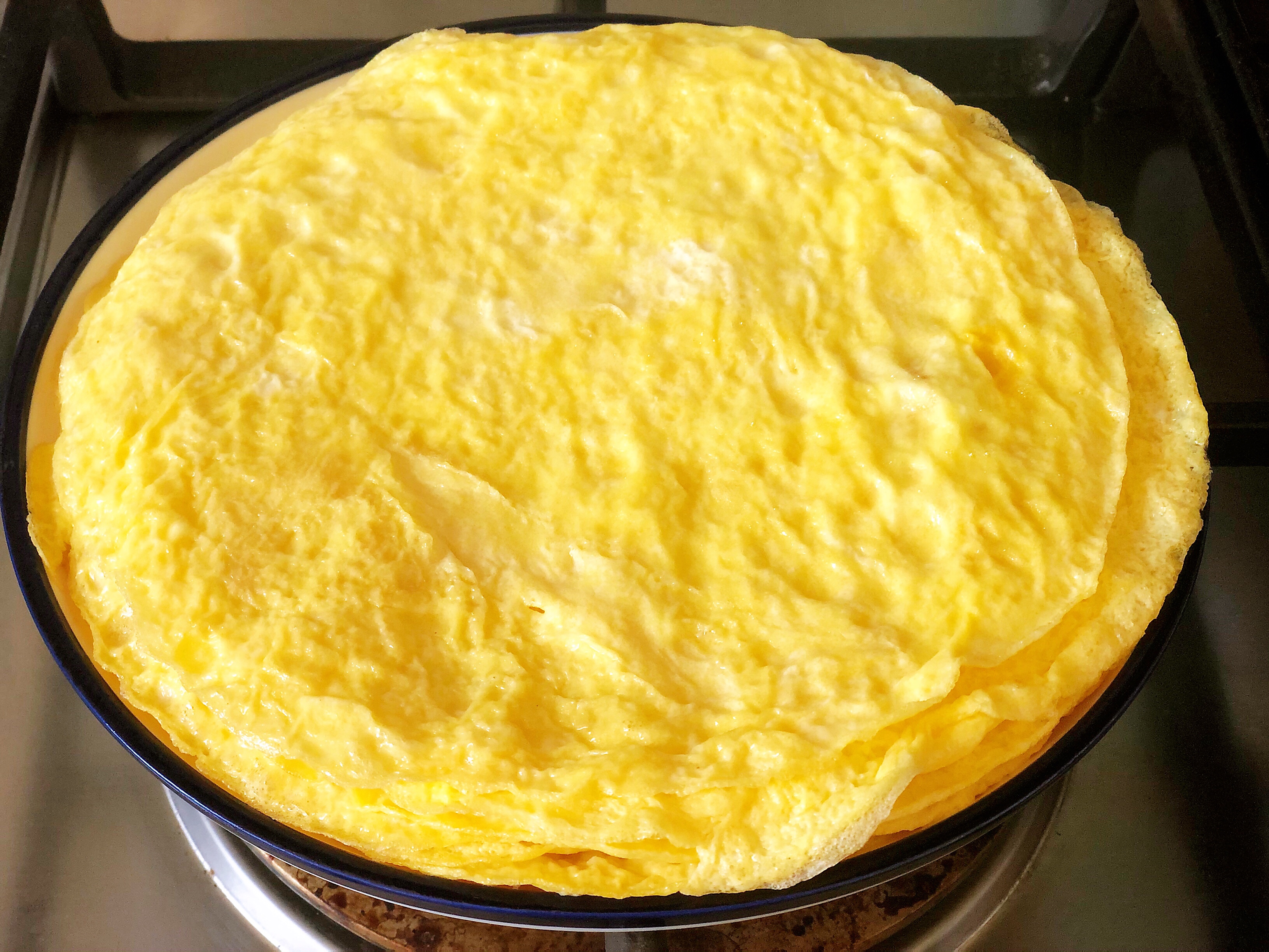 摊蛋皮（附上海馄饨汤、鸡蛋裙盖饭做法）的做法