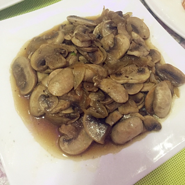 金灿灿黄油蘑菇炒洋葱