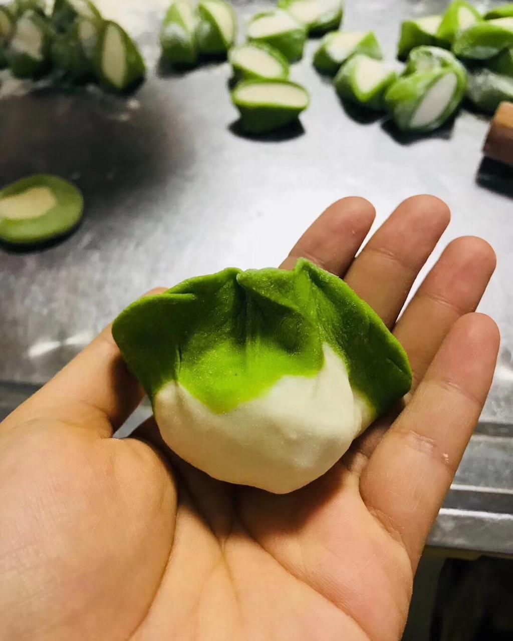 翡翠白玉白菜饺子详细版（附翡翠白玉白菜饺子包法，翡翠白玉饺子皮两种制法，面包机和面，翡翠白玉烧卖，各种馅料搭配）
