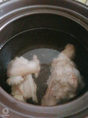 暖心暖胃的山药玉米骨头汤的做法 步骤3