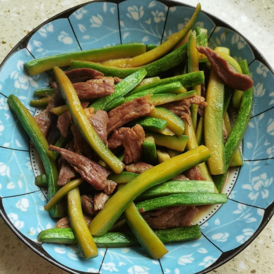 五花肉炒西葫芦
