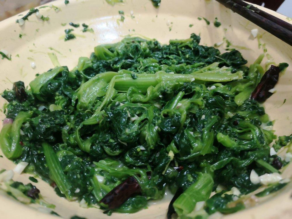 凉拌菠菜(家传秘方)