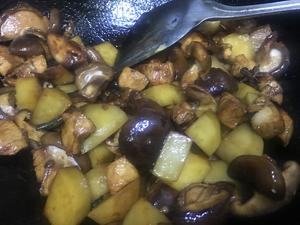 超详细红烧土豆鸡块➕香菇版的做法 步骤7