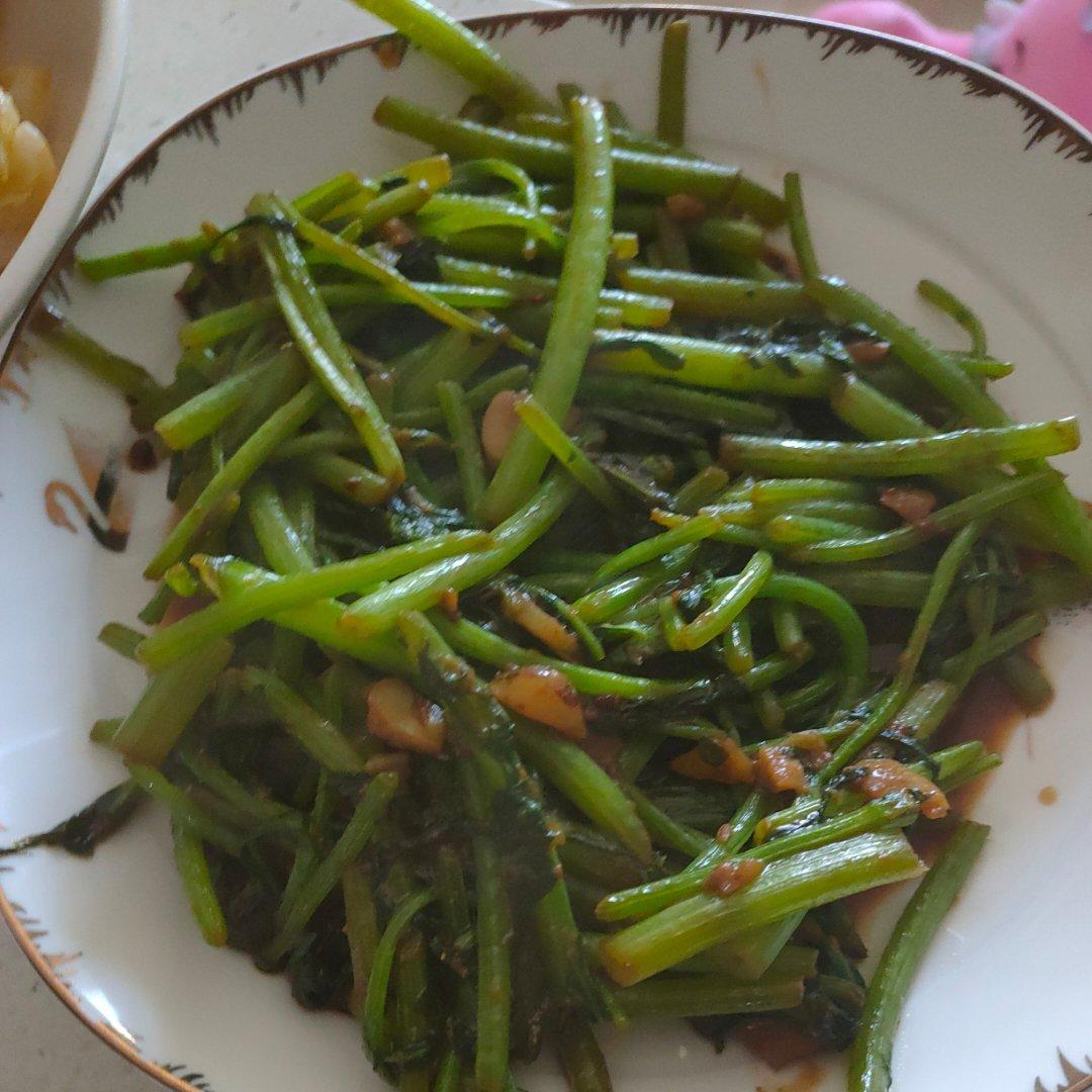 豆瓣酱炒茼蒿
