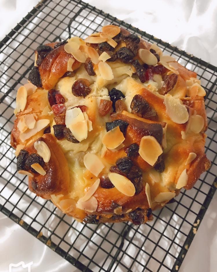 某不然做的日式炼乳果仁面包