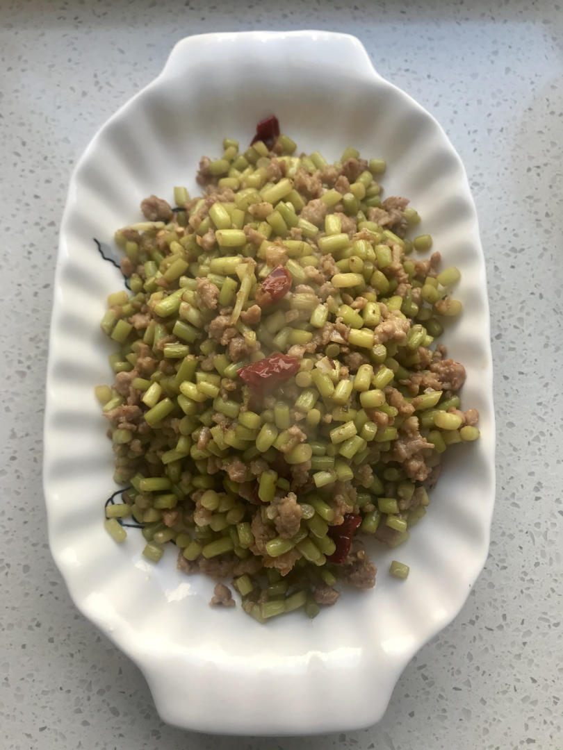炒苍蝇头（蒜薹炒肉沫）