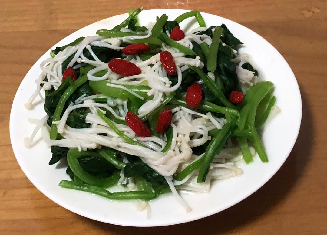 尝一口春天/菠菜拌金针菇